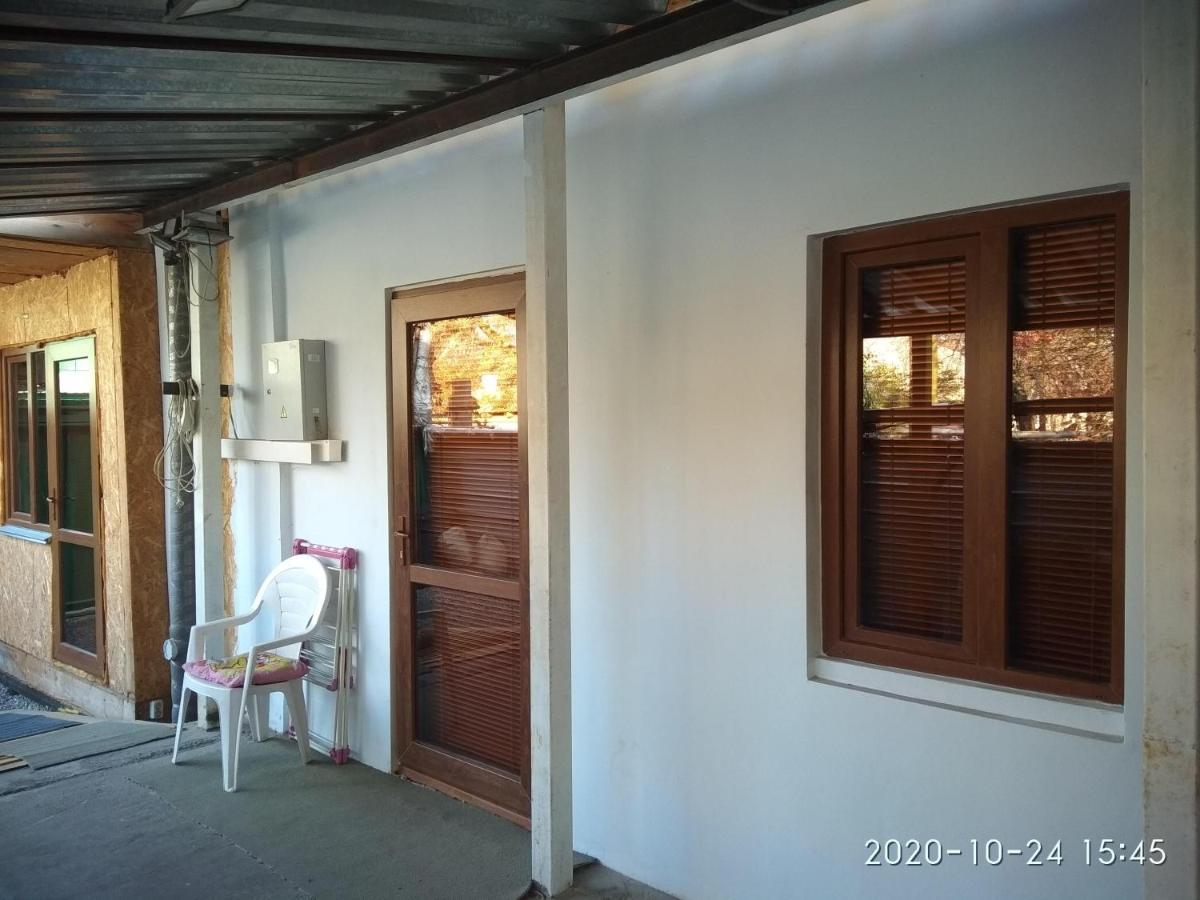Apartment In A Guest House Almaty Exterior photo